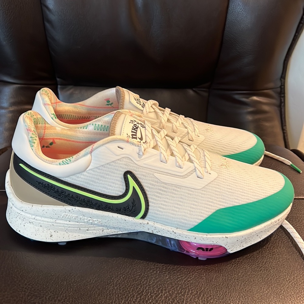 Women’s Nike golf shoes. Worn once for 2 hours.